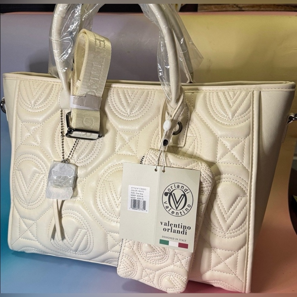 Elegant VALENTINO ORLANDI Extra Large Quilted Tote w/matching wallet - Picture 10 of 11